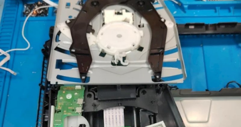 Serviser iz Hrvatske dobio je PS4 za popravak jer ne učitava igre, prilično se iznenadio zašto