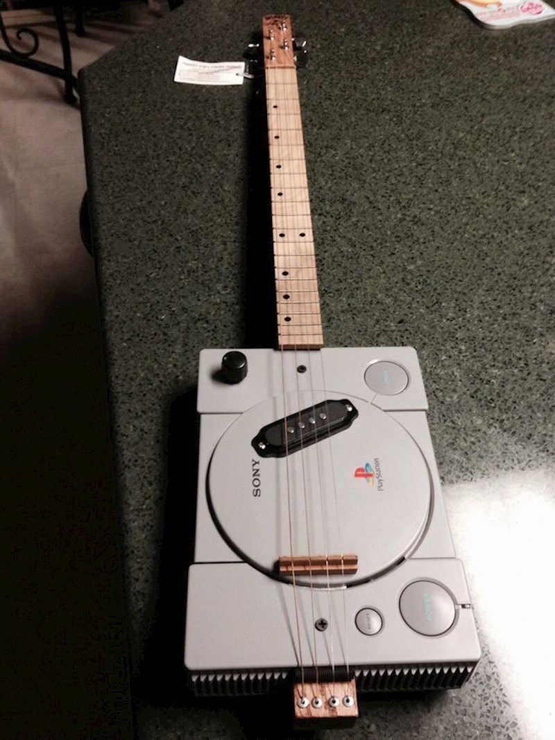 Punica zna koliko volim glazbu i igranje igrica pa je spojila moje ljubavi u jedan poklon