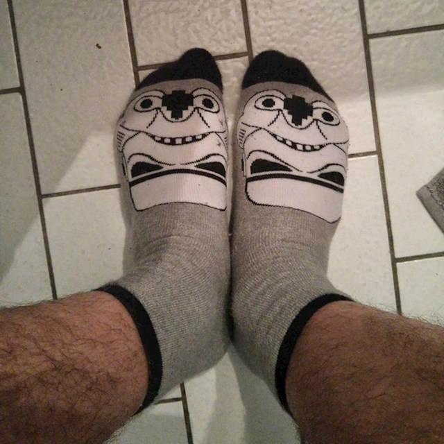 Čarape na Stormtroopere su mi se činile kao odlična ideja dok ih nisam obuo i ugladao ovaj lik koji zuri u mene