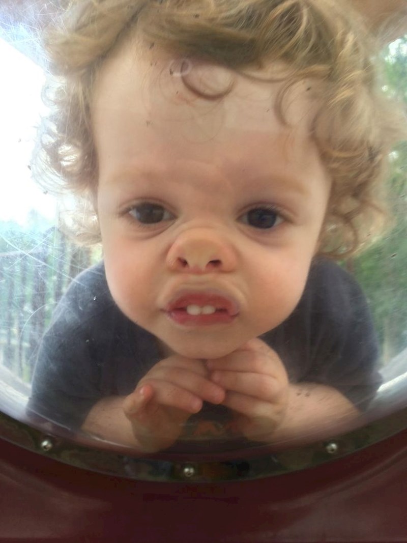 Hej, želiš se možda igrati sa mnom?