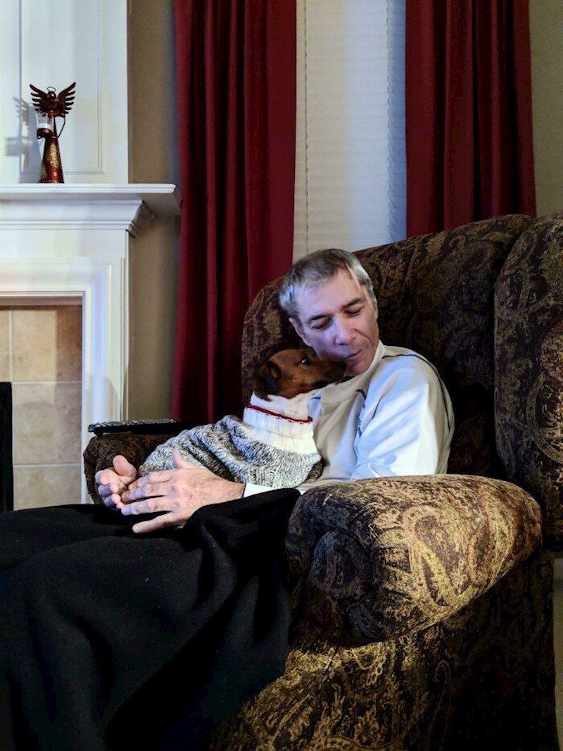 Moj otac boluje od Alzheimerove  bolesti i na Božić sam doveo kući novog psa. Otac je rekao: "Znam da ću puno toga zaboraviti, ali ovog psa ću se sjećati dugo, dugo."