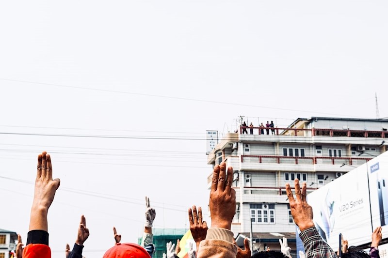 12. Hrvatska - ako ste u situaciji da morate podignuti tri prsta, palac uvijek mora biti unutra