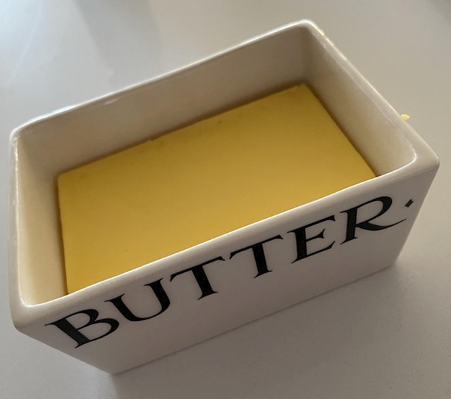 Maslac savršeno stane u posudu za maslac