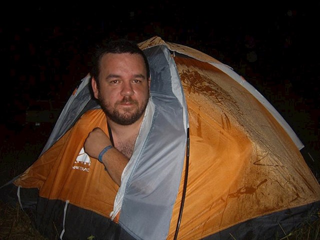 Naručio sam šator za dvije osobe