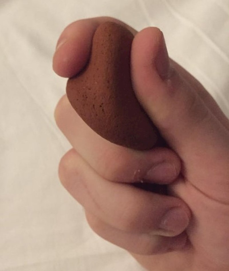 Ovaj komad cigle savršeno pristaje u moj dlan