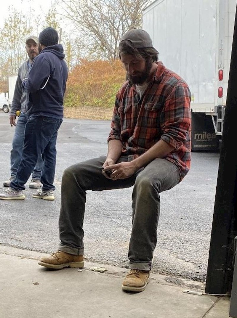 Izgleda kao da sjedi na zraku