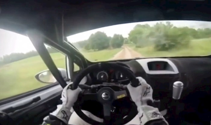 Video iz unutrašnjosti rally automobila djeluje nestvarno da bi bio istinit