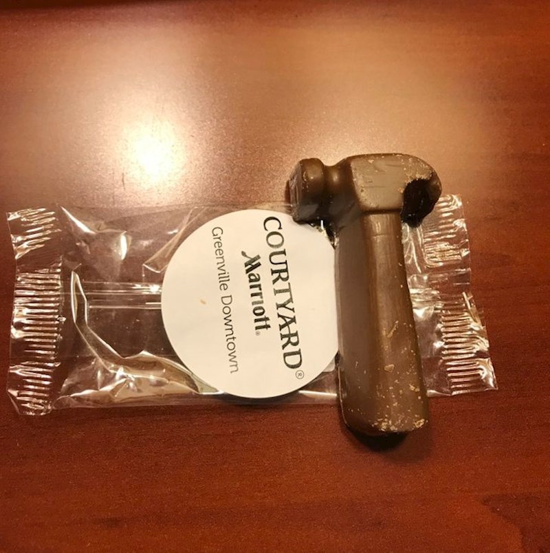 U našem hotelu s trenutno građevinski radovi, kako bi se ispričali za moguću buku ostavili su nam čokoladni čekić