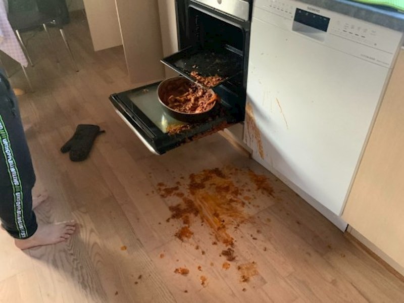 Lasagne za večeru su sad na podu