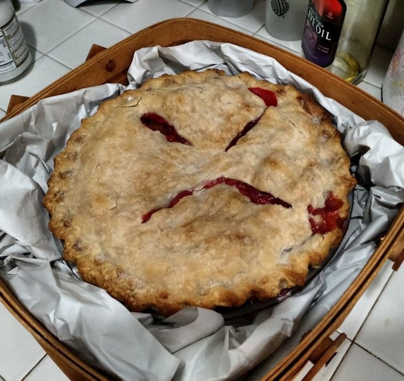 Pita koja nam je svekrva donijela na ručak. Mislite da nam nešto želi poručiti?