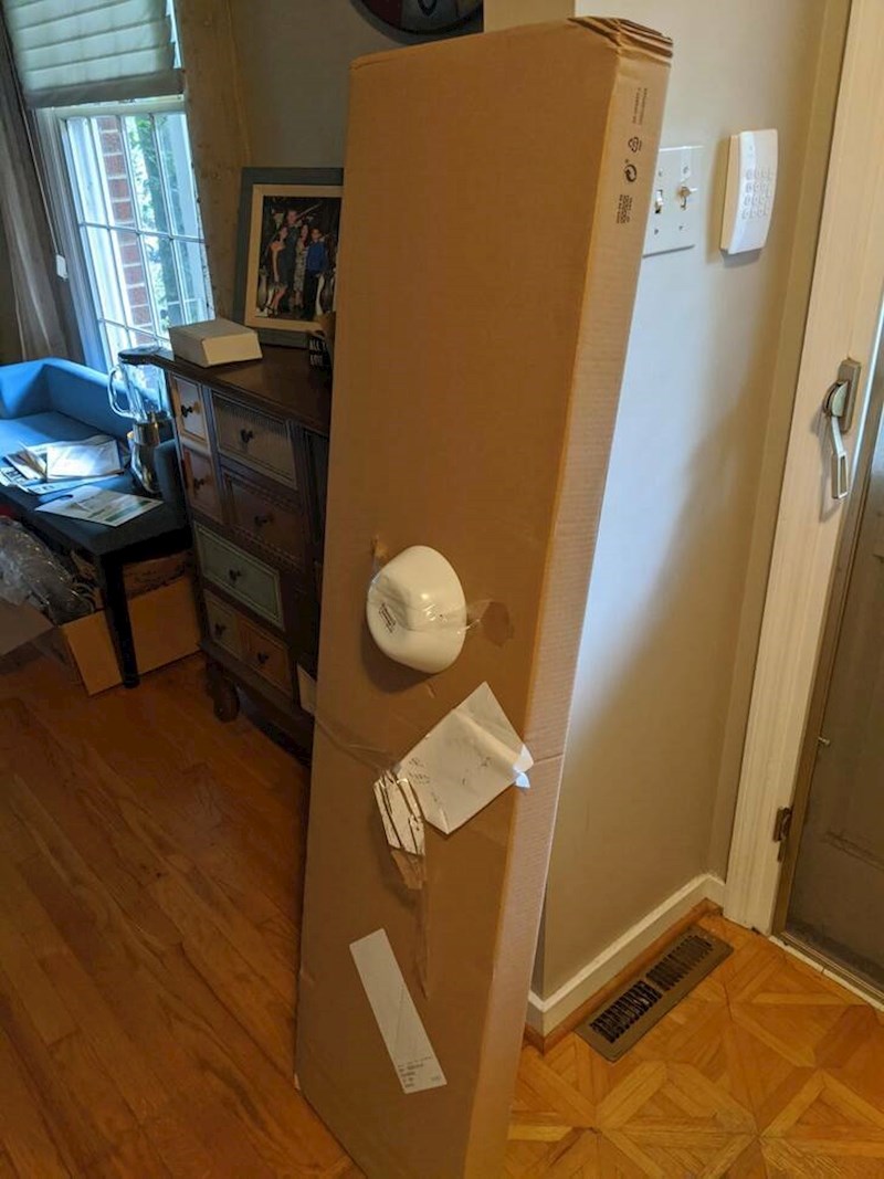 Naručila je policu i zdjelu i IKEA-i, stigle su ovako zapakirane