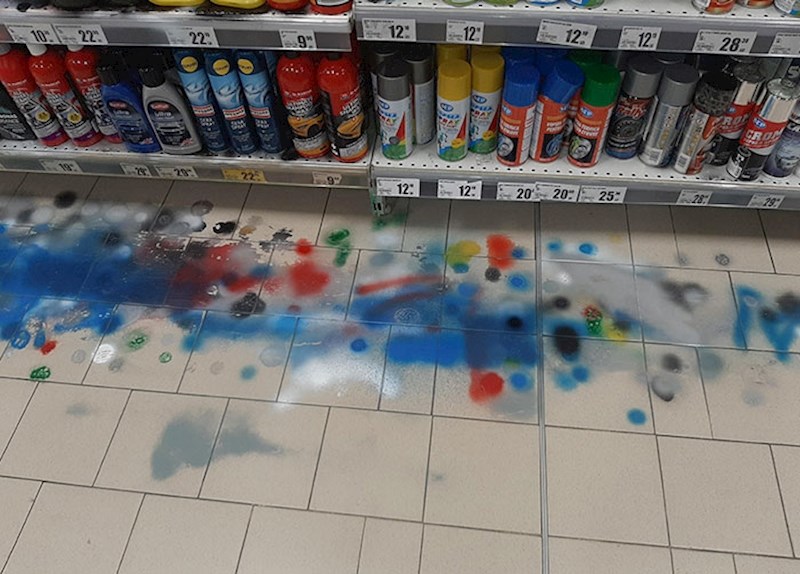 Netko je odlučio testirati sprejeve na pločicama