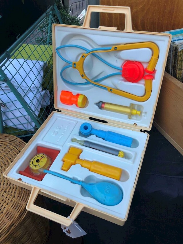 Fisher price pribor za doktore