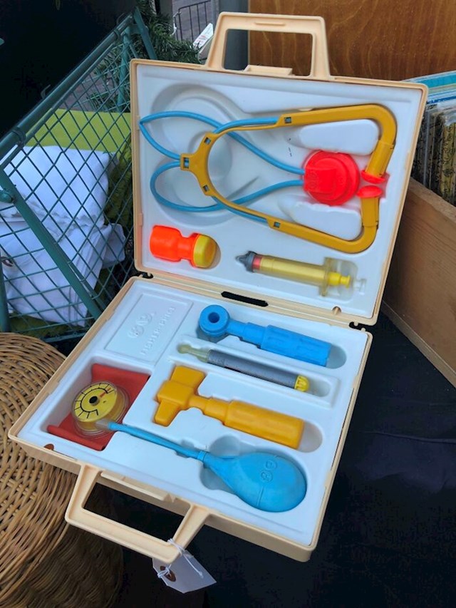 Fisher price pribor za doktore
