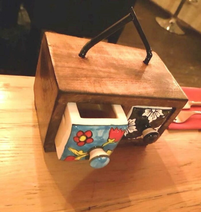 Koktel koji dolazi u dvije ladice. Zaboga, zašto?