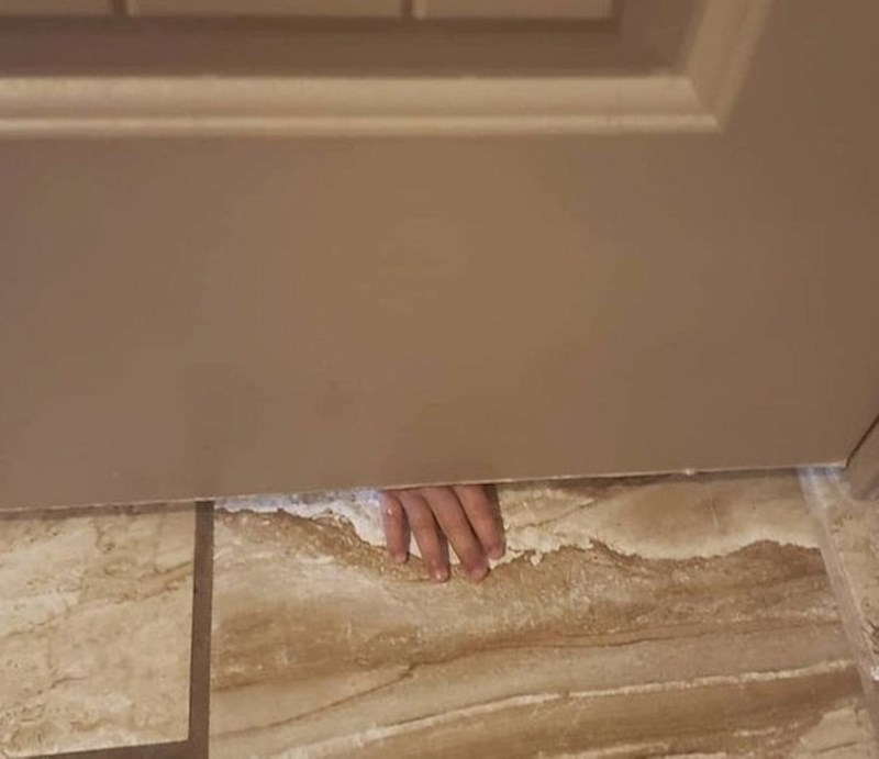 Pokušala sam otići na WC i biti sama 3 minute. Nakon 20 sekundi: