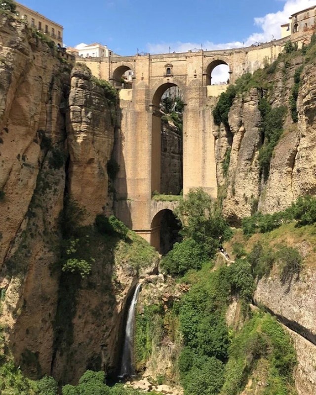 Most u Španjolskoj koji služi i kao zatvor