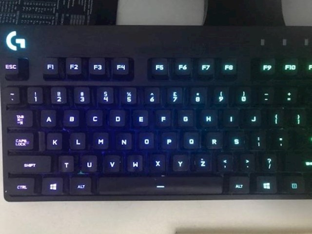 Brat mi je "popravio" tipkovnicu