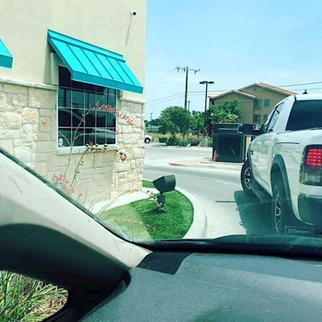 "Trebala sam otići u supermarket, no nekako sam nesvjesno završila u drive-inu fast food restorana."