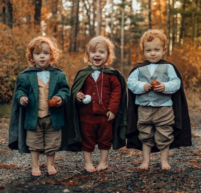 Ima trojke, obukla ih je u hobite