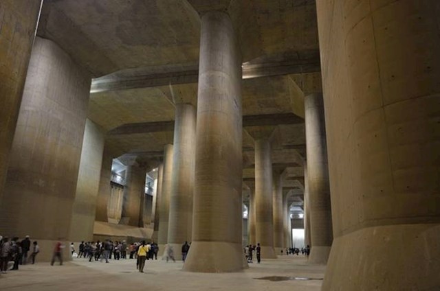 Ovo je podzemni hram koji je zapravo dio sustava odvodnje u Tokiju. U slučaju poplave voda ide u hram, ali budući da su poplave rijetke hram je većinu godine otvoren za turiste