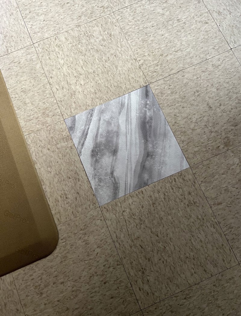 Jedna pločica je nedostajala, stavio je najsličniju koju ima