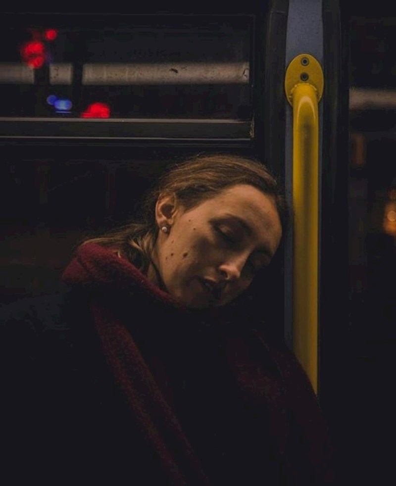 Fotkao sam sestru u tramvaju