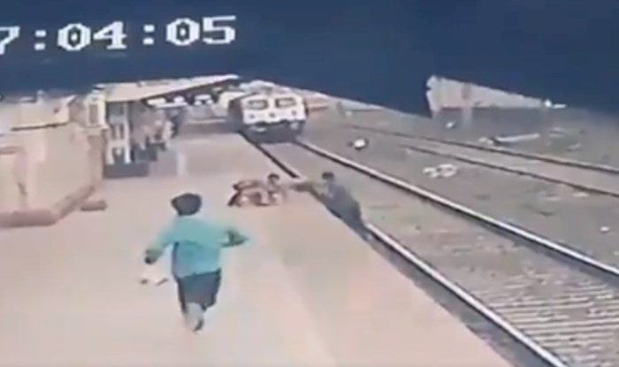 Heroj iz Indije spasio dijete od nadolazećeg vlaka: Pogledajte napetu snimku