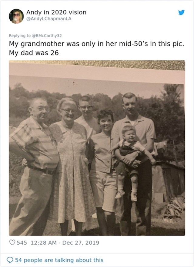 Moja baka na ovoj fotki je u srednjim pedesetima, a otac ima 26 godina