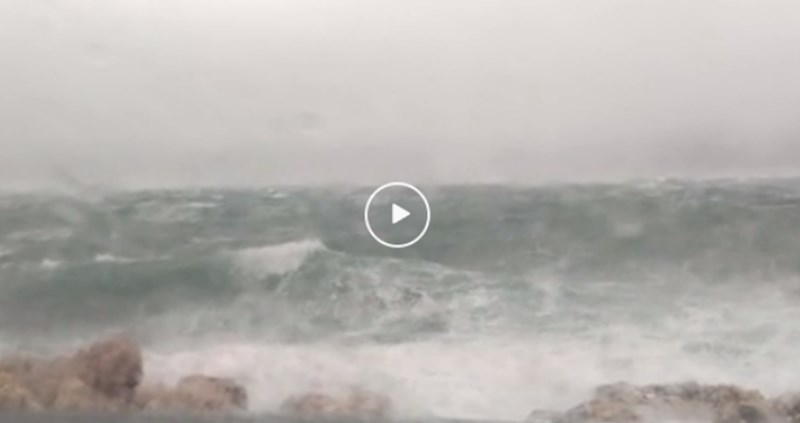 Netko je snimio udare bure u Velebitskom kanalu, bit će vam drago što ste kući kad ovo vidite