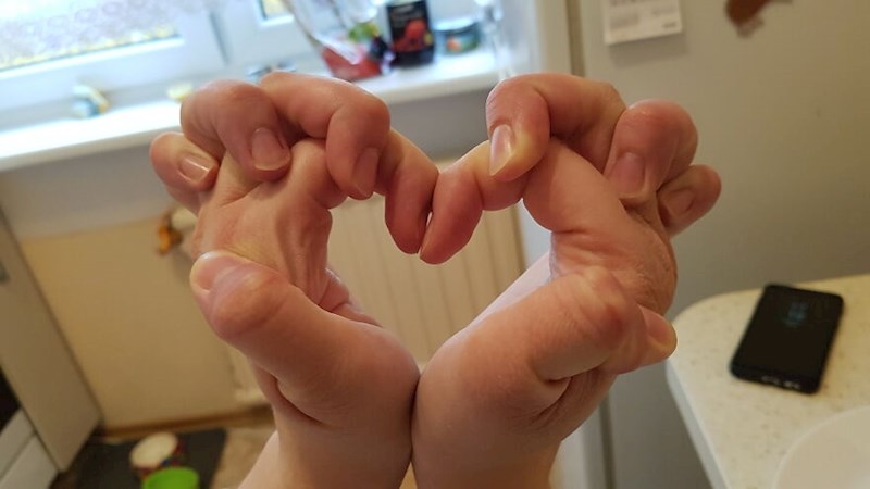 1. Wow, ovo je baš kičasto srce, jedino koje ja uspijem napraviti je ono od palca i kažiprsta