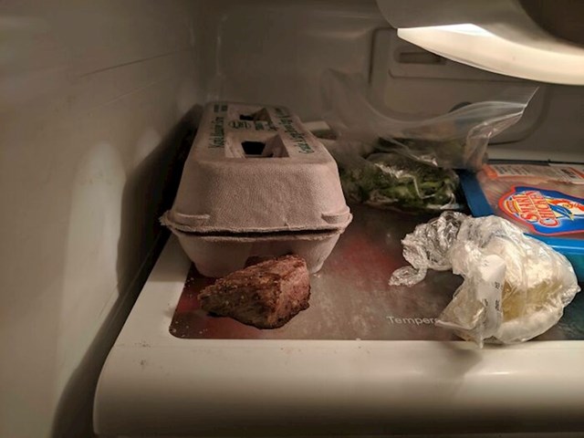 Moj suprug ovako spremi komad odreska u hladnjak
