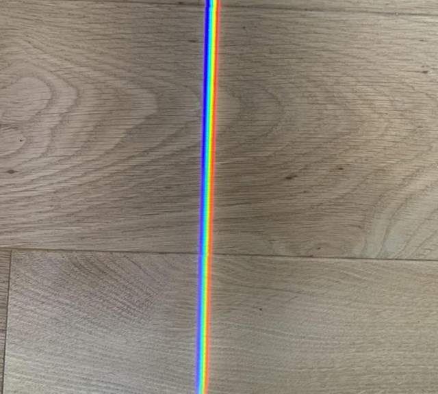 Spektar boja ovog jutra na mom podu