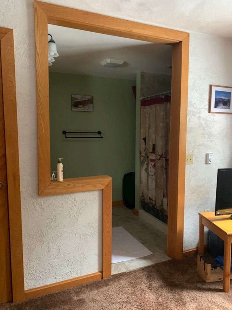 Ovo je ulaz u wc, vrata ne postoje