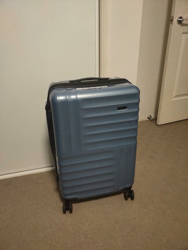 Mama i tata su mi za 30. rođendan kupili kufer da se odselim