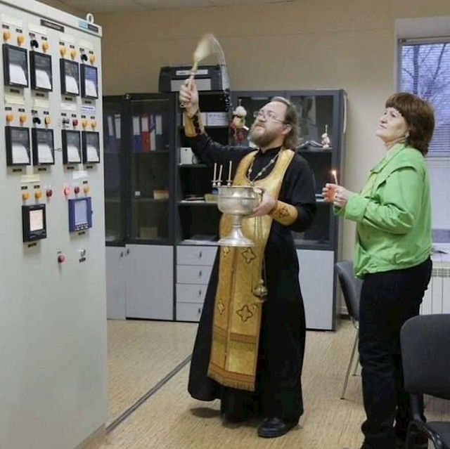 Ovo izgleda sigurno, malo vode po elektronici
