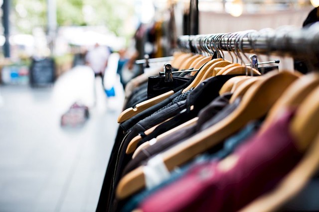 Kupovanje u second hand dućanima je prije bilo rezervirano za siromašne, a sada je to postala cool stvar koju prakticiraju i bogati