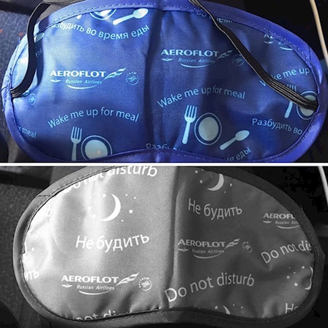 Ova maska za spavanje koja se dobije u avionu na jednoj strani sadrži natpis "ne smetaj", a na drugoj "molim vas, probudite me kada dođe jelo" kako bi stjuardese znale što putnici žele