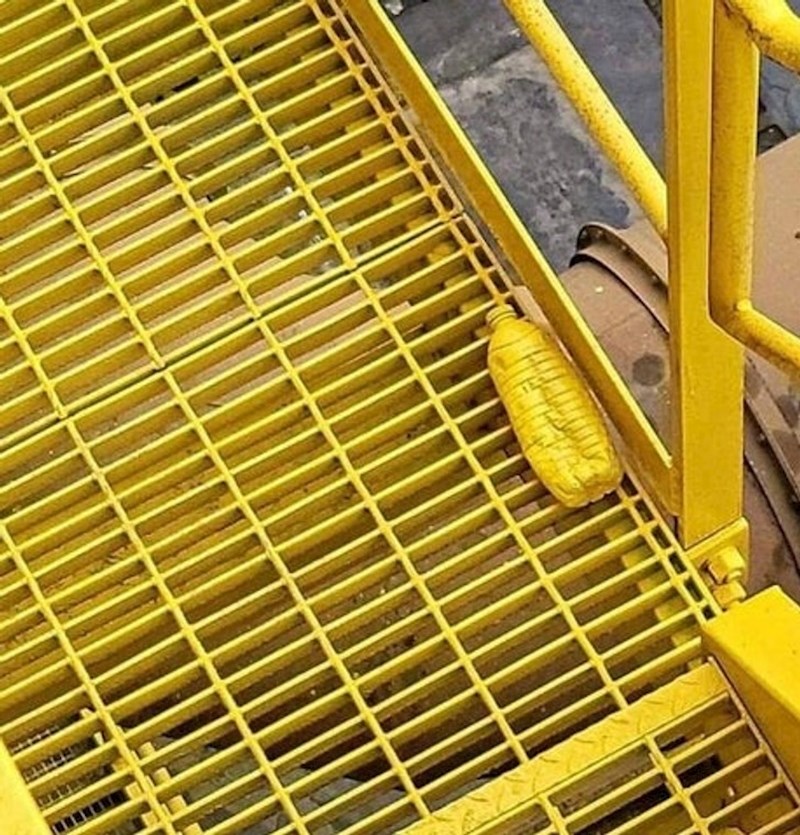 Nije njegov posao da pomiče boce