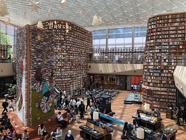 Ovako izgleda knjižnica s više od 50 tisuća knjiga