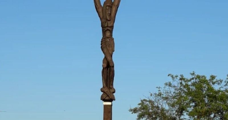 Skulptura Isusa na križu u Vinkovcima izazvala zgražanje na Facebooku: Što je, zaboga, ovo?