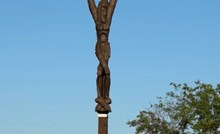 Skulptura Isusa na križu u Vinkovcima izazvala zgražanje na Facebooku: Što je, zaboga, ovo?