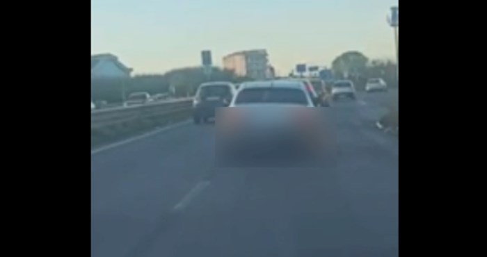 Snimka iz Italije ostavila ljude u šoku: Kako je moguće da ovo vozi po cesti!?