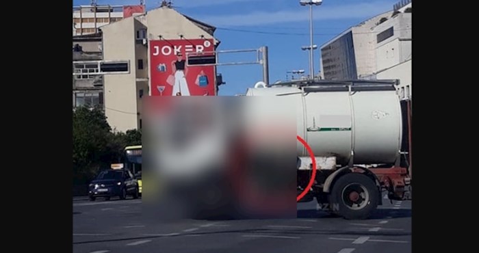 Fotka iz Splita ostavila ljude u šoku: Pogledajte kako se ovaj tip vozi na posao