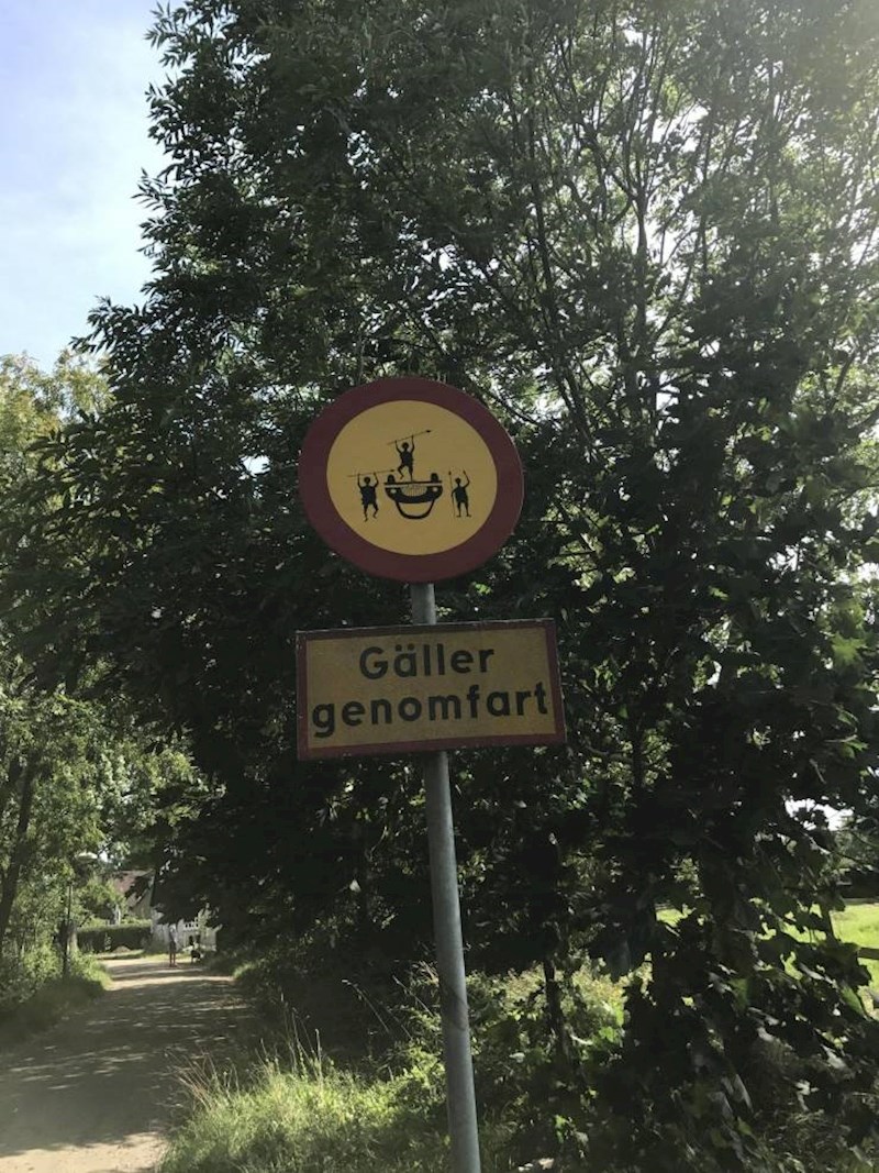 Ovo je znak za zabranjeno prometovanje automobilima u Švedskoj