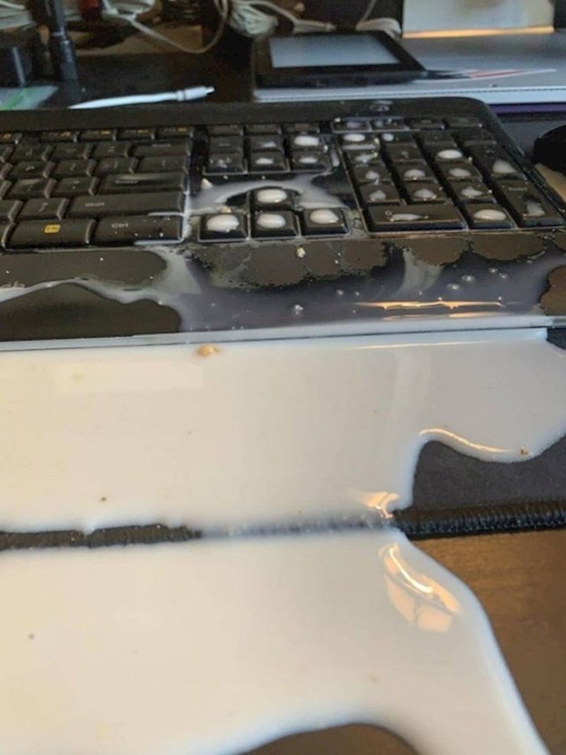 Nije pametno jesti blizu računala.