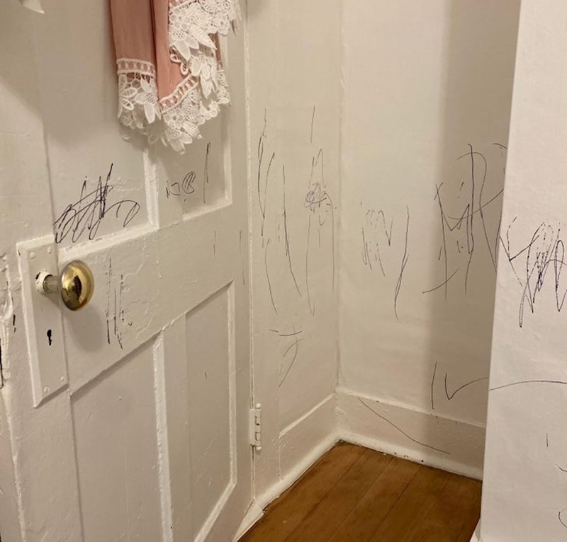 Ovo se dogodi kad imate dvogodišnjaka, marker i uspavanog tatu