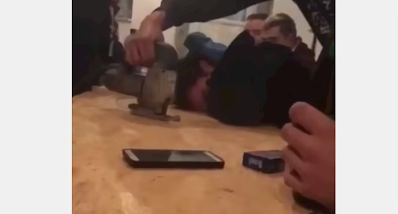 Brutalan prank iz Srbije postao je viralan, morate vidjeti što su priredili pospanom prijetelju