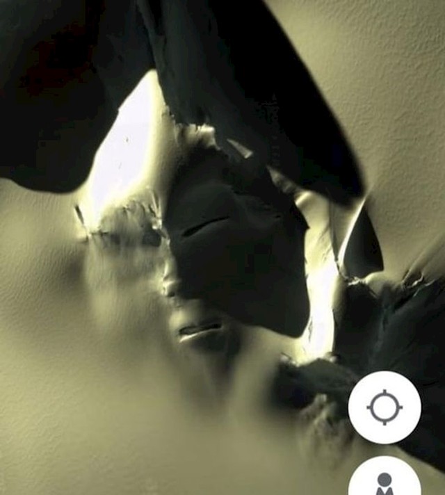 “Moj prijatelj je ovo pronašao na Google Earthu. Ovo je na Antarktiku.”