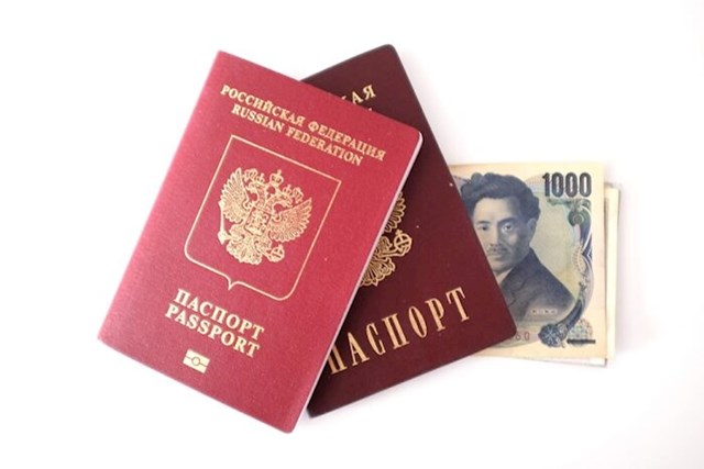 Rusi imaju dvije putovnice - jednu za domaću upotrebu, jednu kad putuju vani